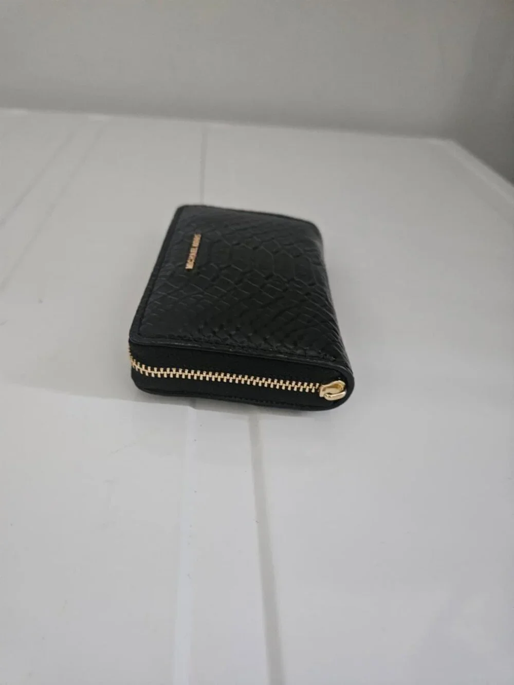 broken zip - Michael Kors Jet Set Small Leather Zip Around Black NO SIZE